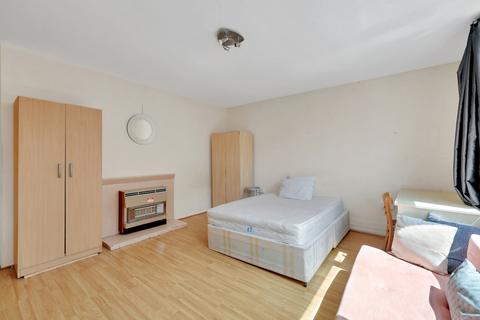 4 bedroom flat to rent, Castle Road, Camden, London, NW1