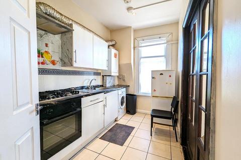 2 bedroom flat to rent, Two Bedroom Flat To Let Audley Road Hendon NW4