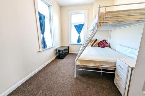 2 bedroom flat to rent, Two Bedroom Flat To Let Audley Road Hendon NW4