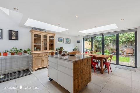 29 Foulden Road, London, N16 7UU