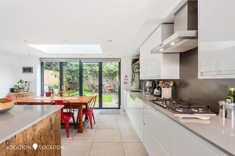 29 Foulden Road, London, N16 7UU