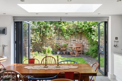 29 Foulden Road, London, N16 7UU