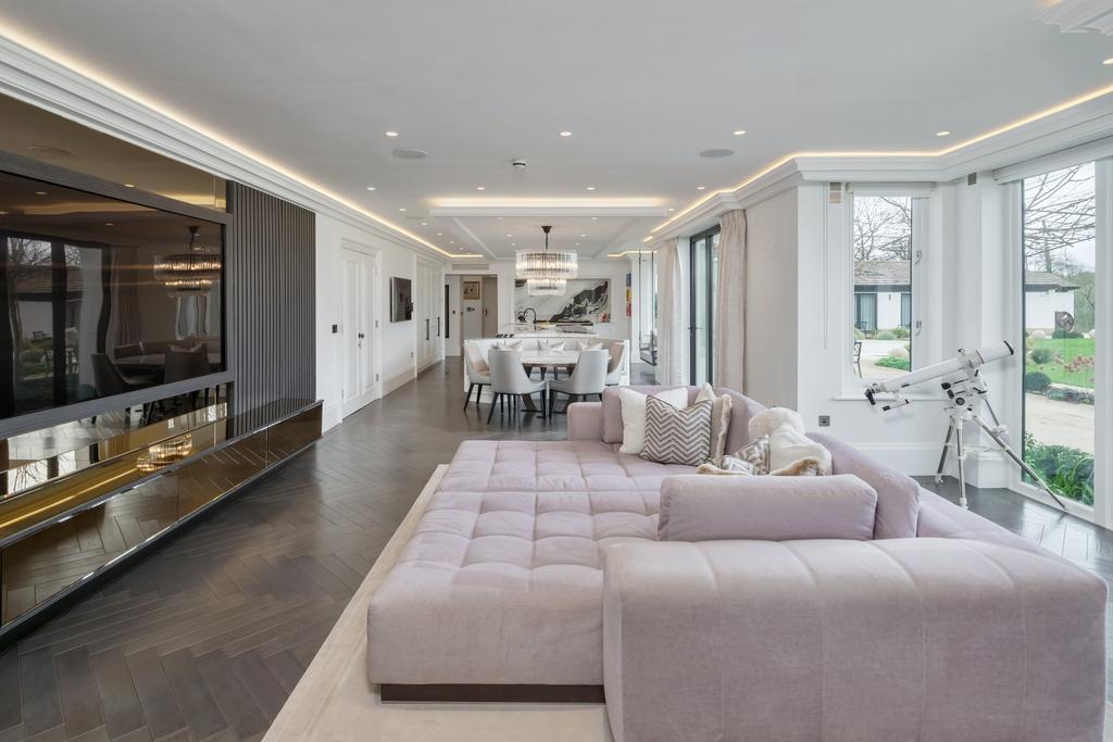 Kitchen Sitting Area