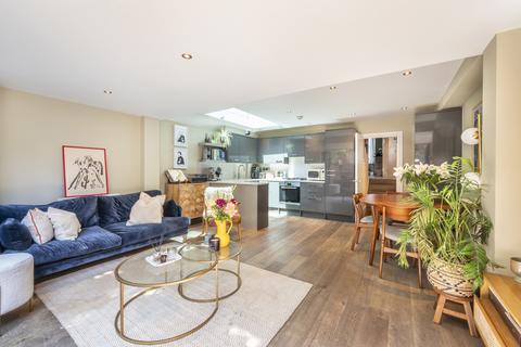 2 bedroom flat for sale, Dynham Road, West Hampstead, London