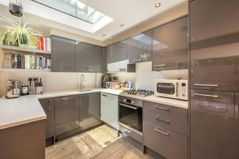 2 bedroom flat for sale, Dynham Road, West Hampstead, London