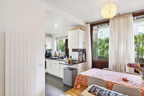 2 bedroom flat to rent, Highbury Crescent, Islington, London