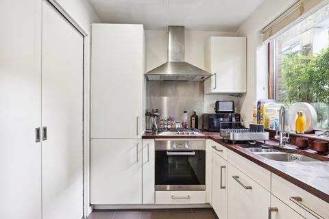 2 bedroom flat to rent, Highbury Crescent, Islington, London