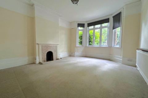 3 bedroom flat for sale, Westmoreland Road, Bromley, BR2