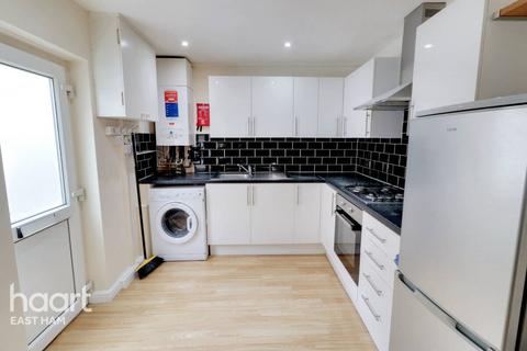 1 bedroom end of terrace house for sale, Romford Road, London