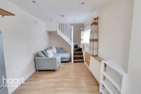 1 bedroom end of terrace house for sale, Romford Road, London