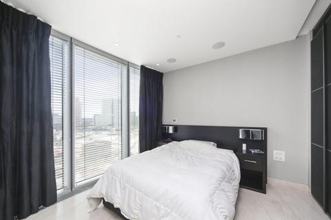 1 bedroom apartment for sale, St George Wharf London SW8