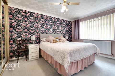 2 bedroom semi-detached bungalow for sale, Turpins Close, Clacton-On-Sea