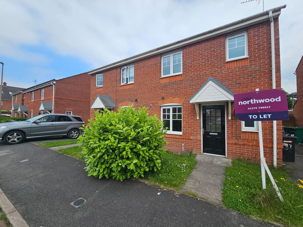 Bateman Close, Crewe, CW1 3 bed semidetached house £900 pcm (£208 pw)