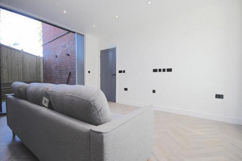 3 bedroom flat to rent, 36 Fairview Road, London, SW16