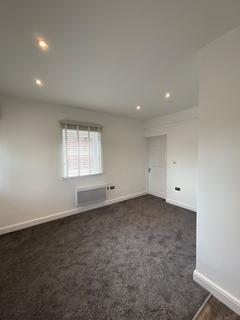 Studio to rent, Flat 7, Ray Court 94G Offmore Road