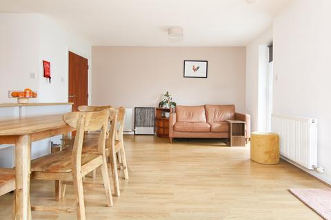 2 bedroom flat for sale, 2/11 Portland Row, Brittania Quay, Edinburgh, EH6 6NH