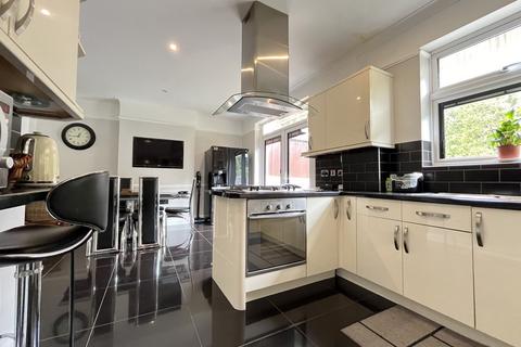 167 Ridgeway Drive, Bromley, BR1 5BX