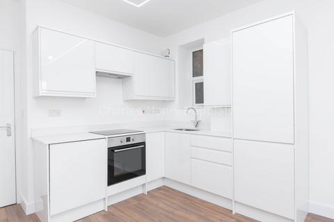 1 bedroom apartment to rent, Grand Parade, Green Lanes, Harringay, N4