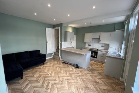 2 bedroom terraced house to rent, Woodside Avenue, Leeds, West Yorkshire, LS4
