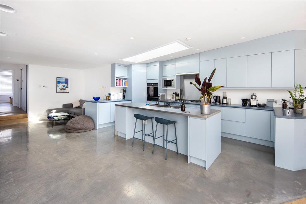 Living Room/Kitchen