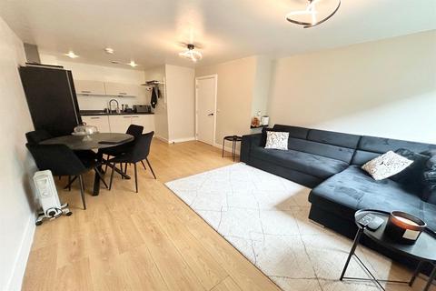 1 bedroom flat to rent, 202/Madison Court, M50