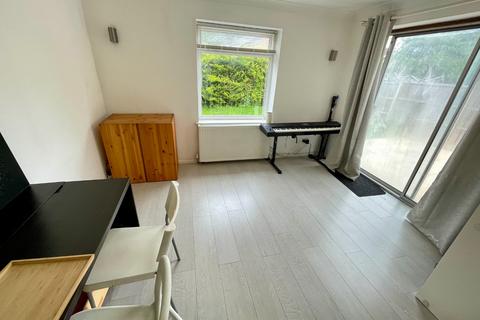 7 Brill Close, Luton, LU2 9RL