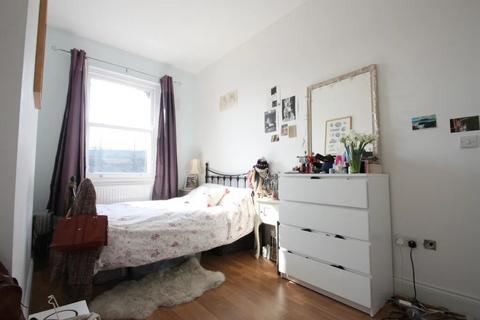 2 bedroom flat for sale, Ferndale Road, London SW9