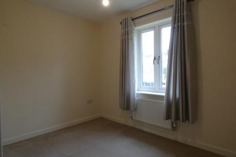 2 bedroom flat to rent, Milner Road, Finedon, NN9