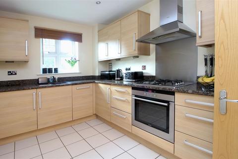 2 bedroom apartment to rent, Hook Heath Avenue, Woking, Surrey, GU22