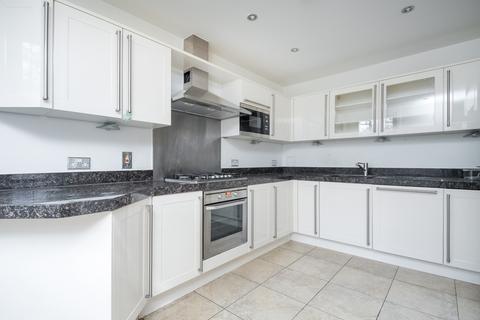 3 bedroom apartment to rent, Kingston Vale, SW15