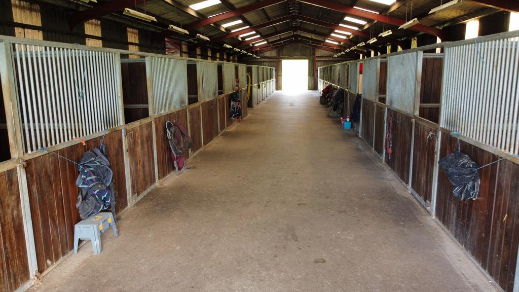 25 Monarch Imperial Stables