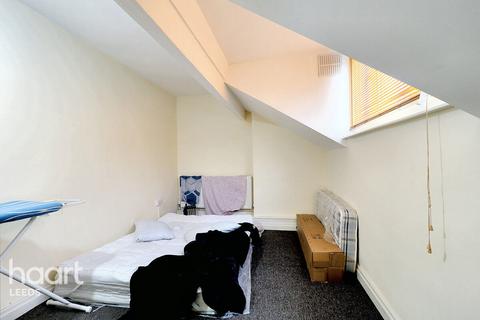 2 bedroom terraced house for sale, Sutherland Mount, Leeds