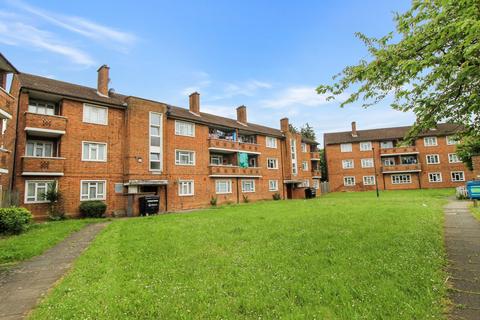3 bedroom flat for sale, Moot Court, Fryent Way, London, NW9