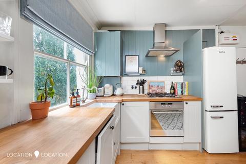 Flat D, 10 Rectory Road, London, N16 7QS