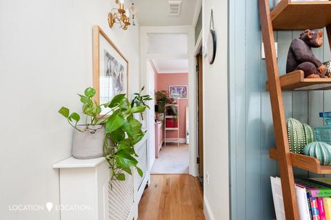 Flat D, 10 Rectory Road, London, N16 7QS