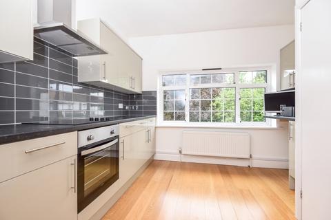 4 bedroom flat to rent, Henville Road Bromley BR1