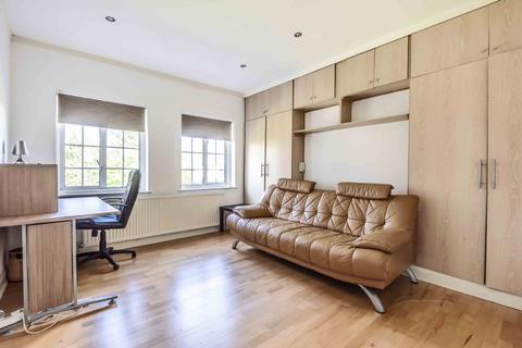 4 bedroom flat to rent, Henville Road Bromley BR1