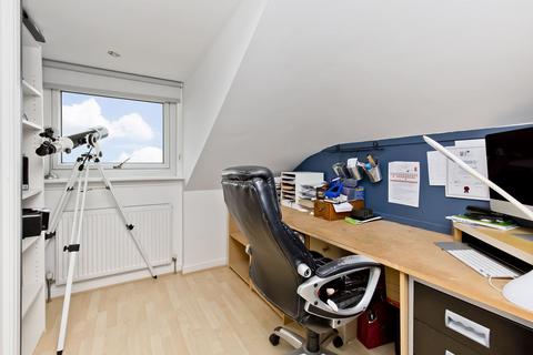 23 Hailes Grove, Edinburgh, EH13 0NE