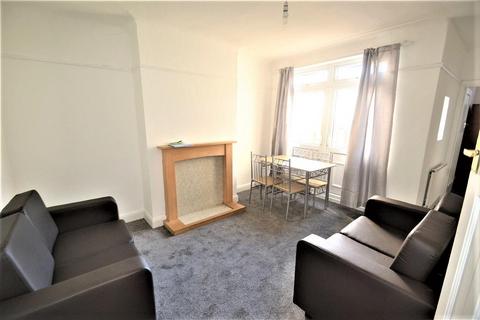 2 bedroom flat to rent, Tanfield Avenue, London, NW2