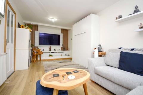 1 bedroom apartment for sale, Fieldway Rise, Leeds, West Yorkshire