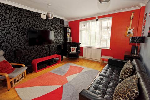 2 bedroom flat for sale, Queens Row, London, SE17