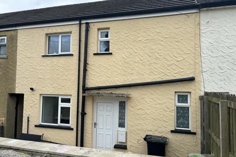 3 bedroom terraced house to rent, Greystones Drive, Keighley BD22