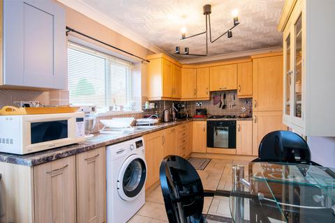 3 bedroom terraced house for sale, Palm Court, Dogsthorpe, Peterborough, PE1