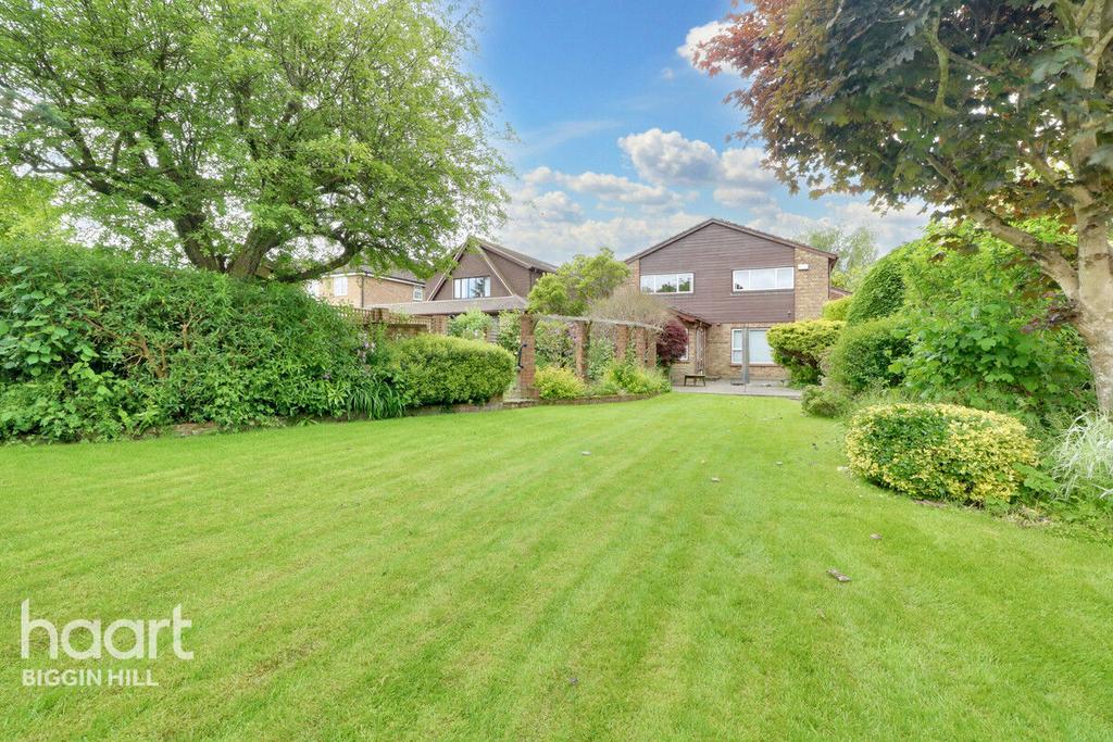 Village Green Avenue, Biggin Hill 4 bed detached house for sale £650,000