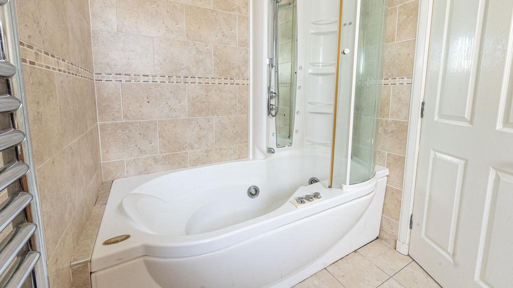 Primary En Suite