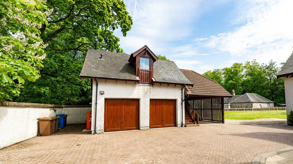 Garage/ Annex