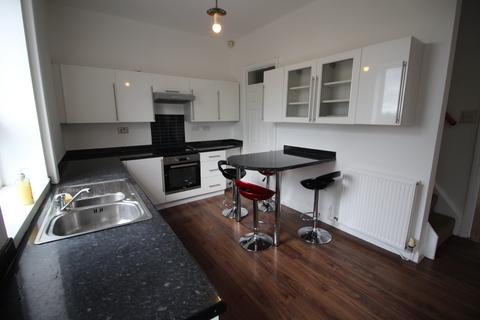2 bedroom terraced house to rent, Rochdale Old Road, Bury, BL9