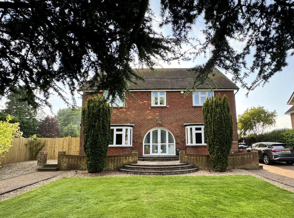 4 Bedroom Detached House - For Sale