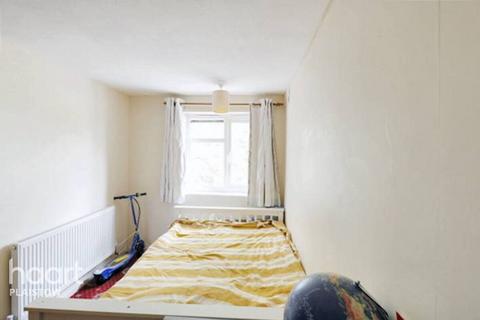 33 Chargeable Lane, London, E13 8DL