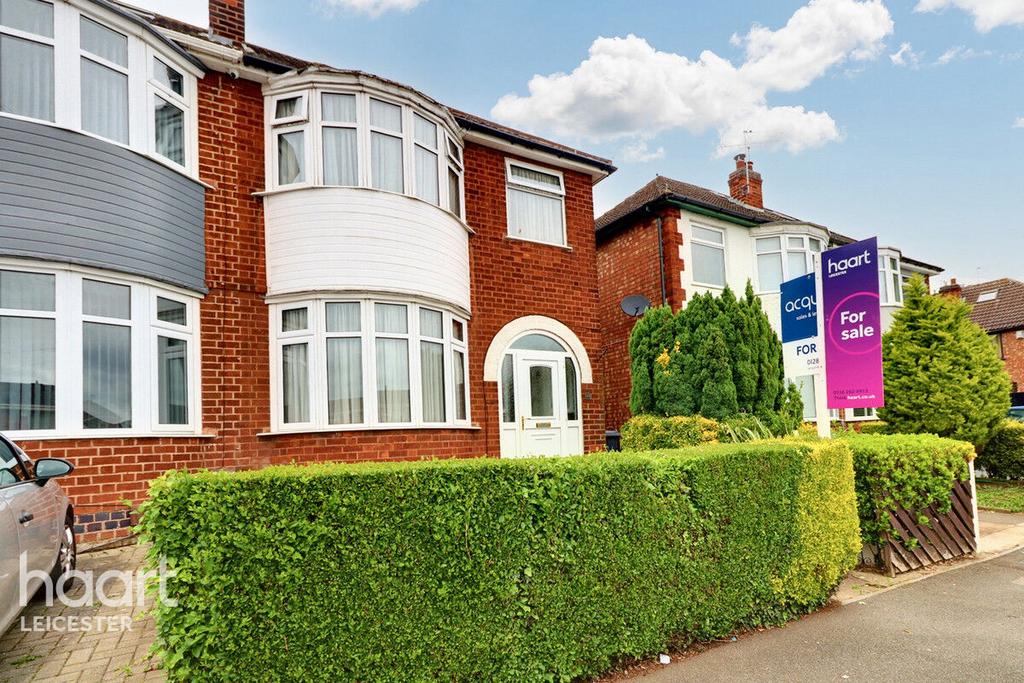Aylestone Drive, Leicester 3 bed semidetached house for sale £229,000